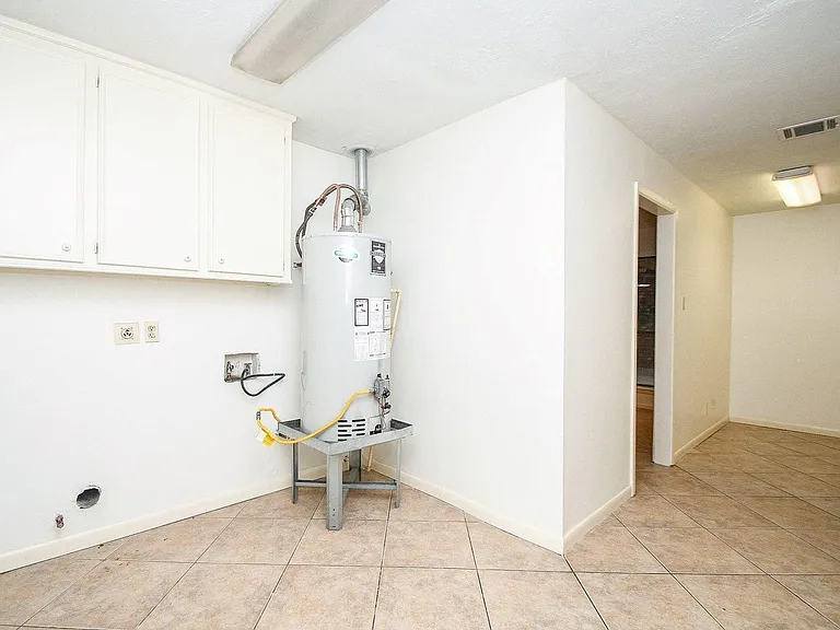 6702 Spring Leaf Dr — Photo 42