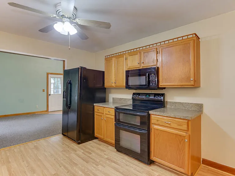 128 Mann Dr — Photo 14