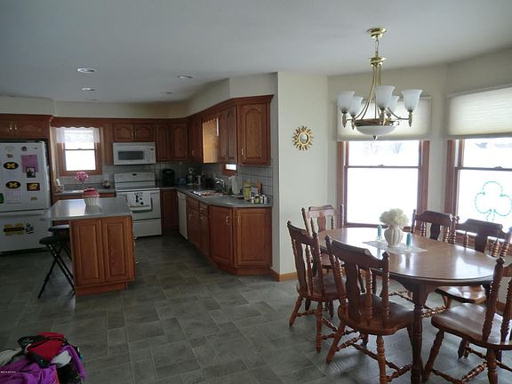 3rd image of 36 Candlewood Ct