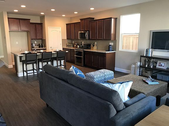 3rd image of 531 Sitka Dr
