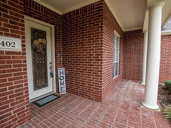 4th image of 402 Stoneleigh Cir