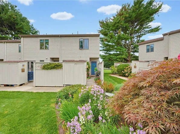 91 Windward Ln, Bristol, RI 02809