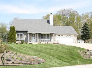 10598 S Barton Rd, Oak Creek, WI 53154