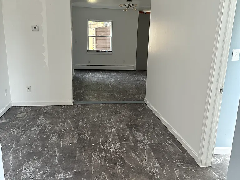 107 Earl St — Photo 3