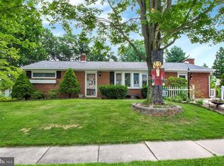 2716 W Thornbridge Rd, York, PA 17408