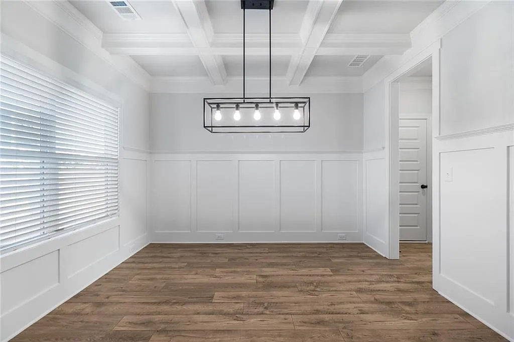 4 bed, 3.0 bath, 2325 sqft, $2,850 — Photo 4
