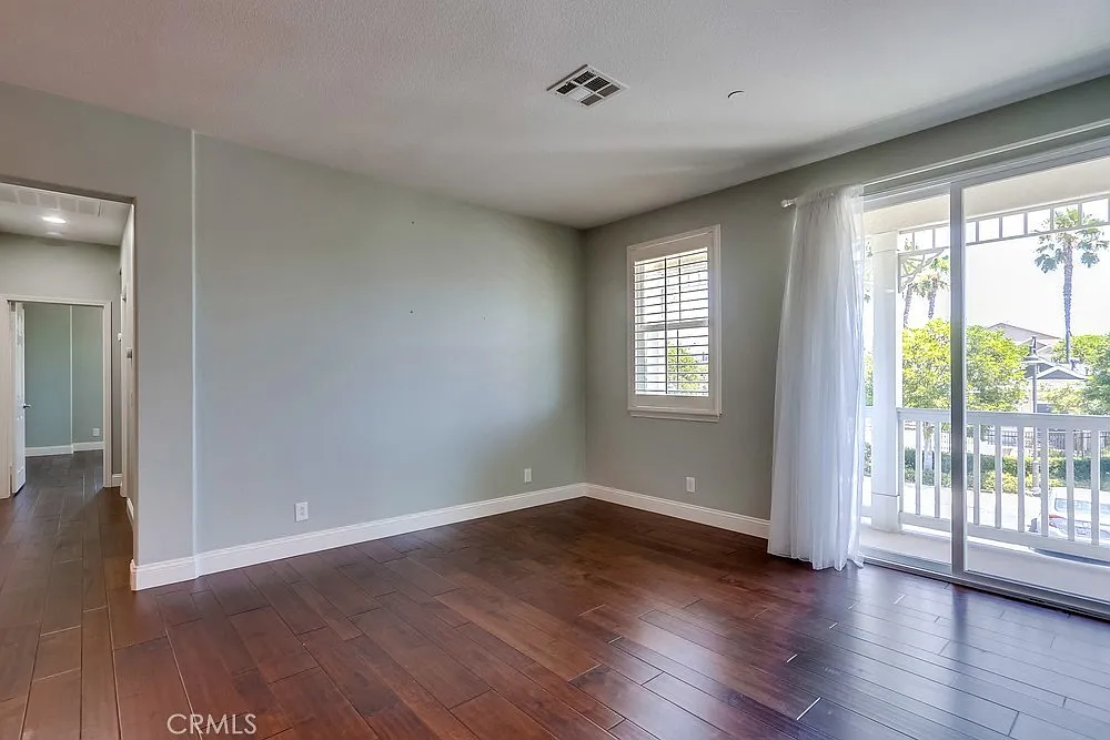 2 bed, 1261 sqft, $3,750 — Photo 4