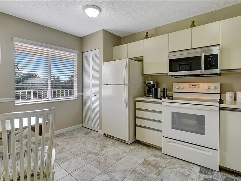 3062 Sandpiper Bay Cir #K302 — Photo 9