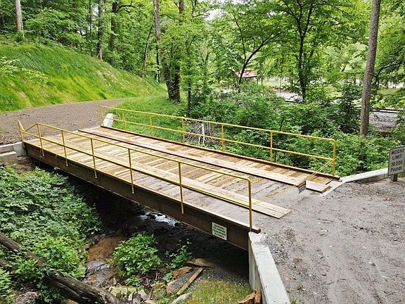 3rd image of 24 Winding Creek Rd