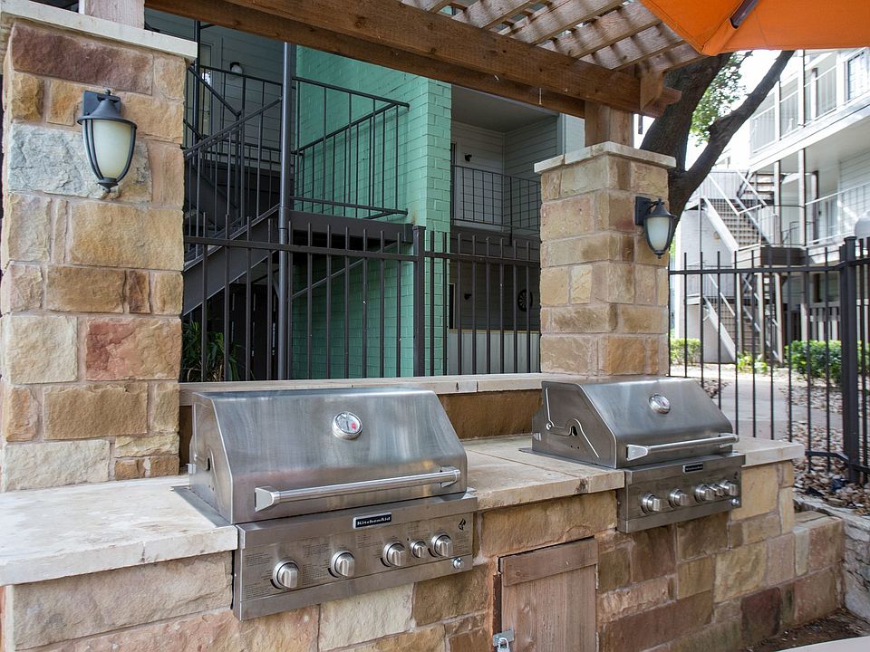 1st image of 4009 Victory Dr APT E201