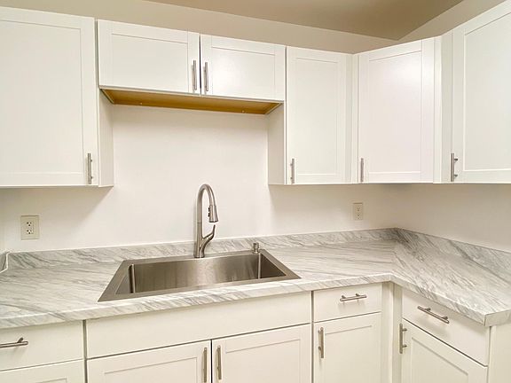 3rd image of 909 Eldridge St