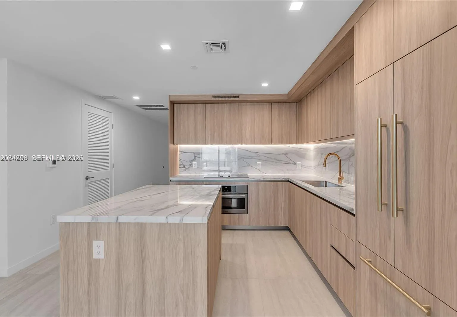 3 bed, 3.0 bath, $14,000 — Photo 1