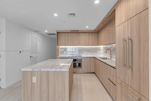 77 SE 5th St #Penthouse 03 Photo 1