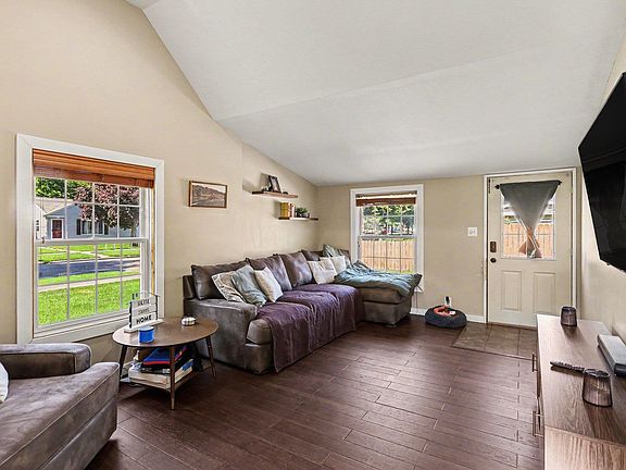 5th image of 1004 Transit St
