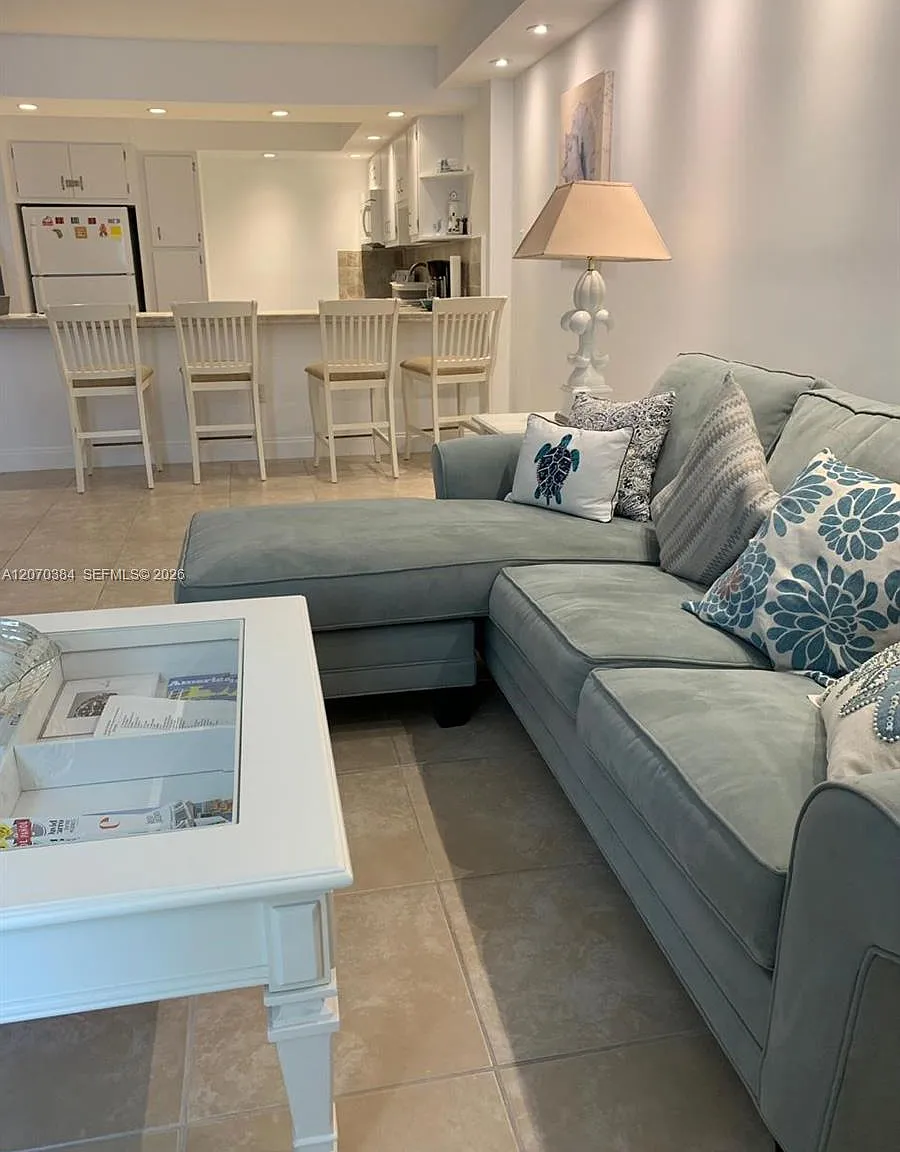 Arlen Beach Condo — Photo 1