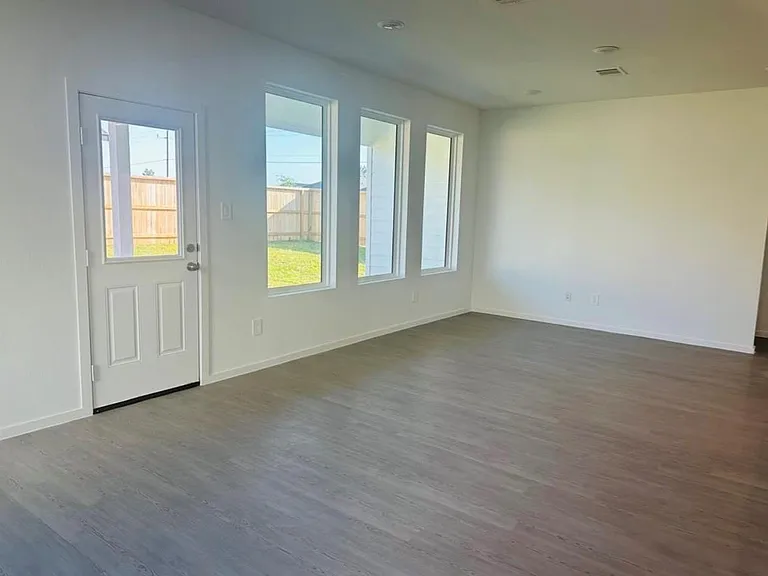 226 Draper Shadows Dr — Photo 6
