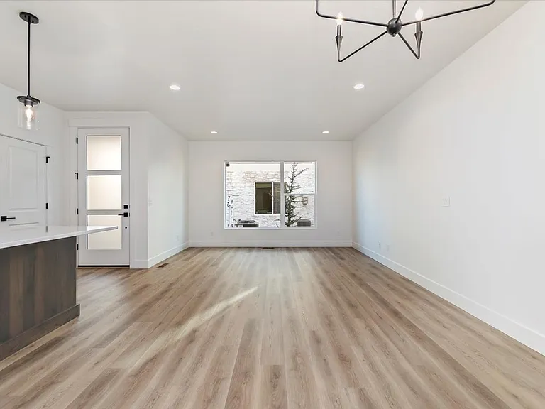 740 S Calhoun Ln — Photo 29