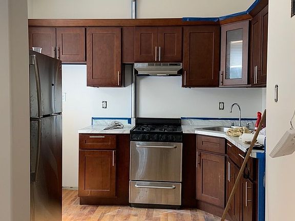 5th image of 454 E 22nd St APT 4B