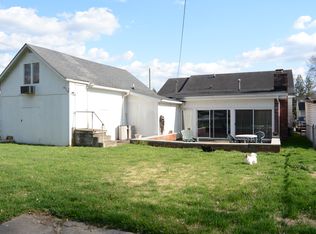 1049 Harrison St, Milton, WV 25541