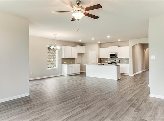 5th image of 2412 Reserve Dr