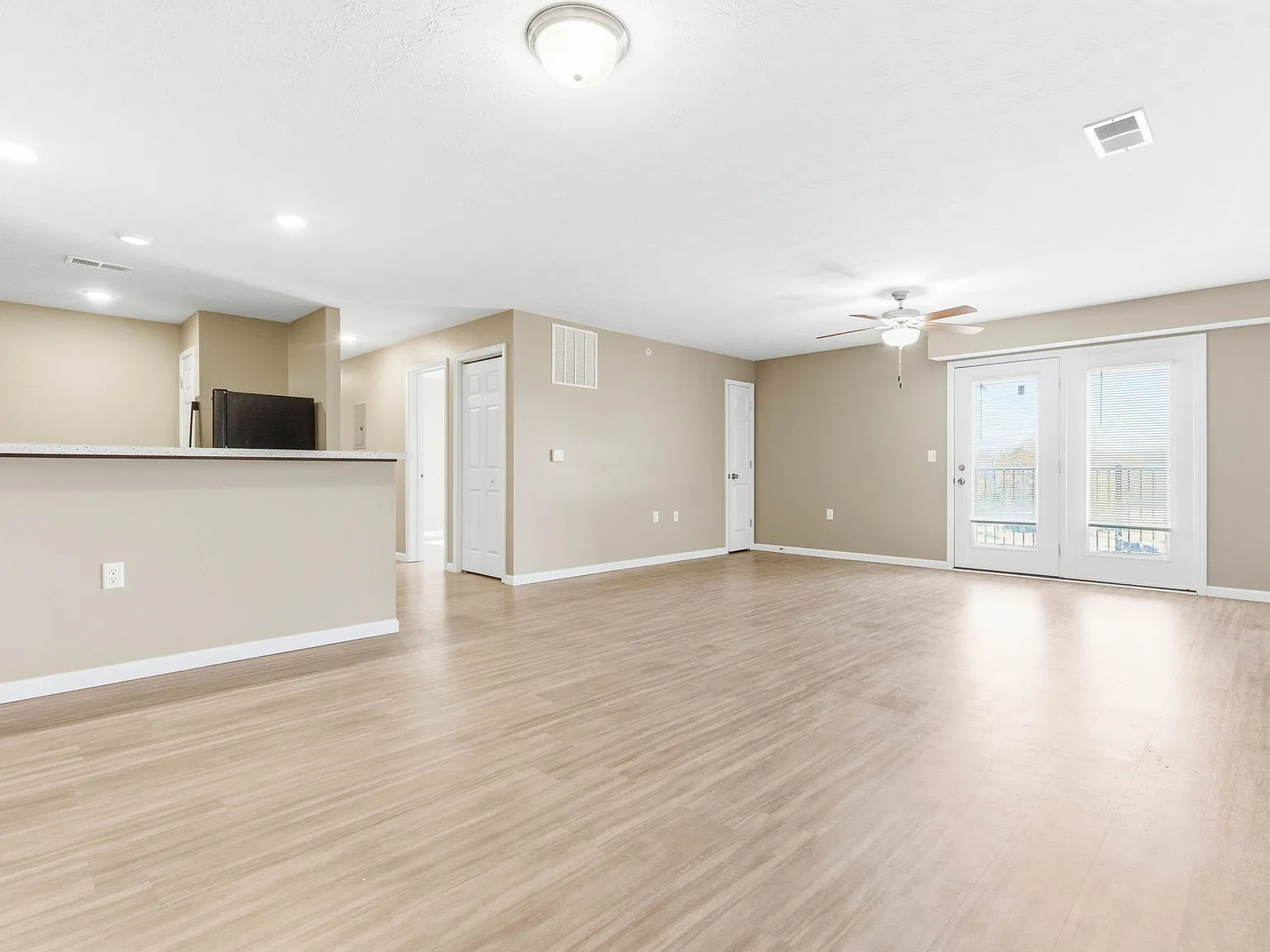 Greenbrier Apartments — Photo 4
