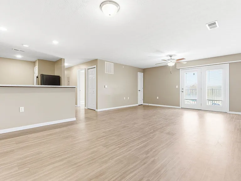 Greenbrier Apartments — Photo 4