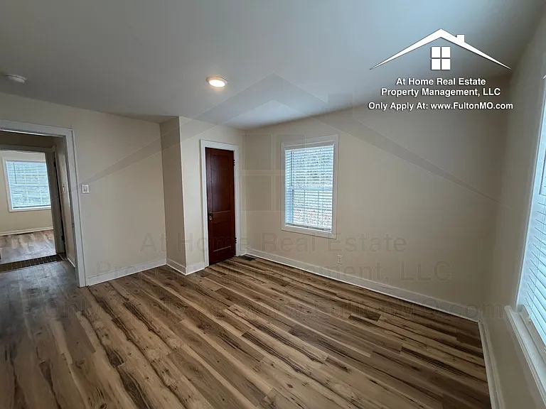 703 W 7th St — Photo 33