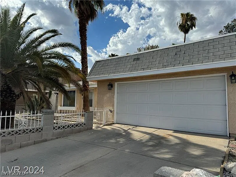 3 bed, 2.0 bath, 1342 sqft, $2,350 — Photo 3