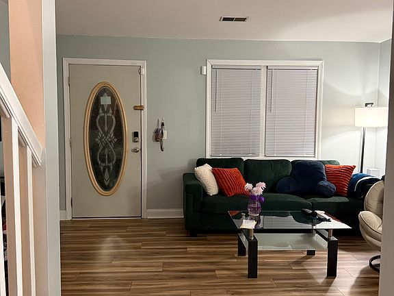 3rd image of 44 Ridgeway Ave