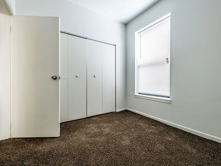 5051 S Forrestville — Photo 58