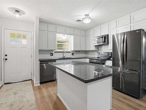5th image of 1607 NW 81st St
