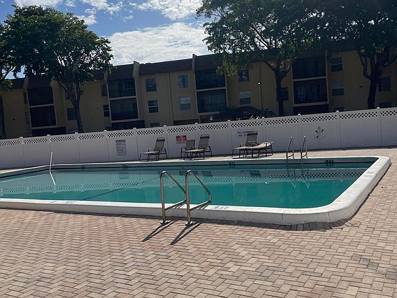 3rd image of 450 NW 20th St #1010