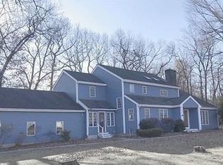 134 Pineridge Dr, Westfield, MA 01085