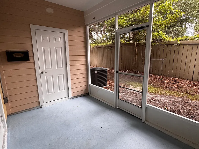 2508 SW 35th Pl — Photo 23