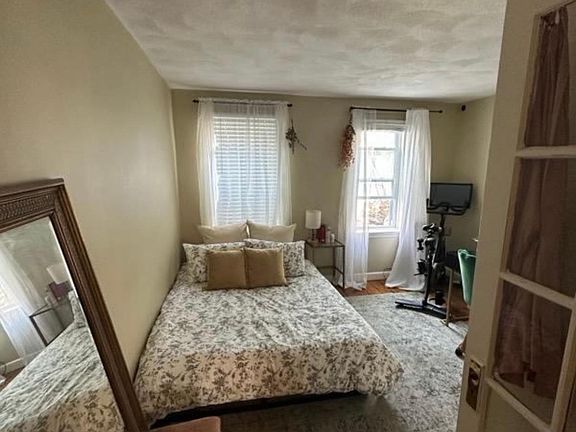 4th image of 17 Essex St #1