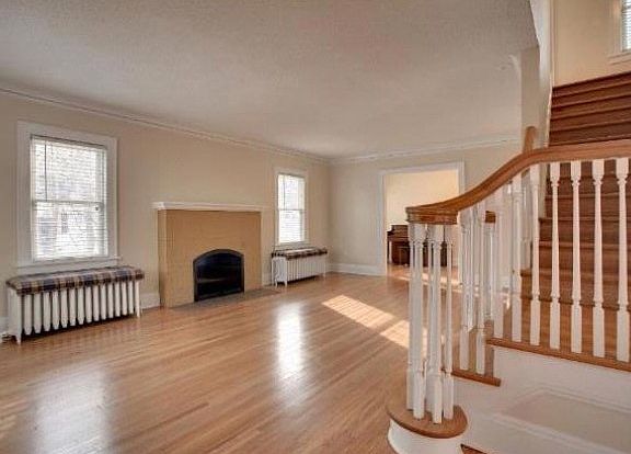 3rd image of 4852 Ewing Ave S