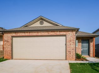 10049 Blackjack Rd, Yukon, OK 73099
