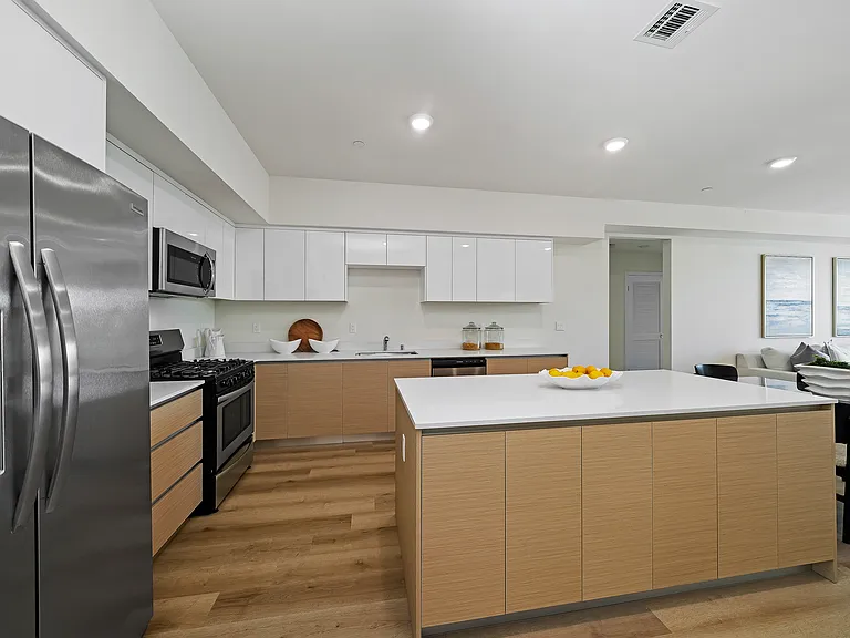 Willowcrest Ave — Photo 11