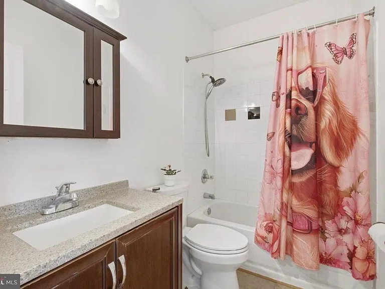 21845 Jarvis Sq — Photo 11