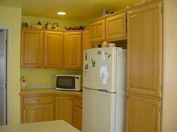 3rd image of 619 N Willow Crest Ln