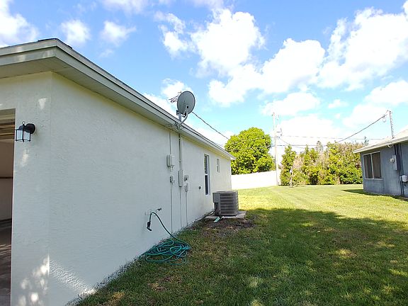 4th image of 2462 SE Burton St