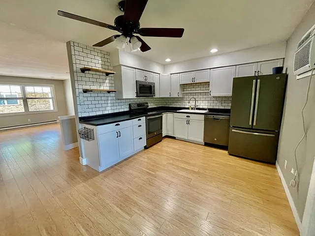 215 Elendale Coloma Mi W #3 — Photo 11