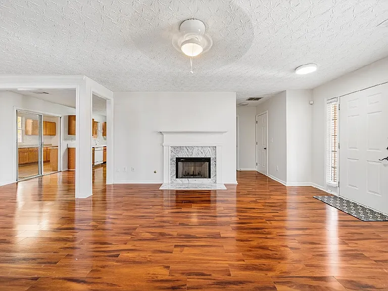 135 Jackson Point Dr — Photo 3