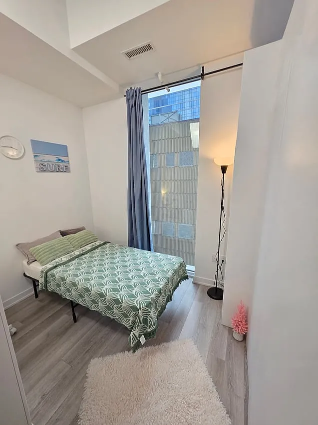 Flex Room - St Patrick St & Dundas St W — Photo 2