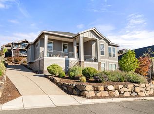 523 W La Strada Cir, Medford, OR