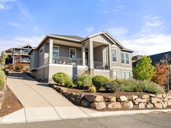 523 W La Strada Cir, Medford, OR 97504