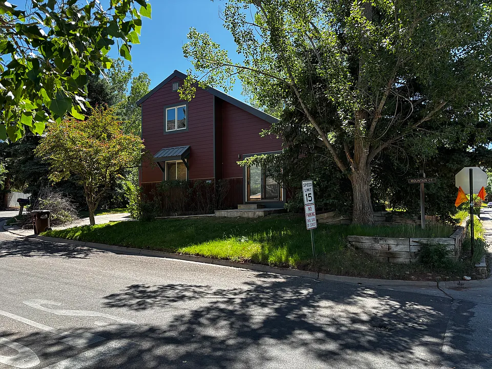 22 Mountain Ct