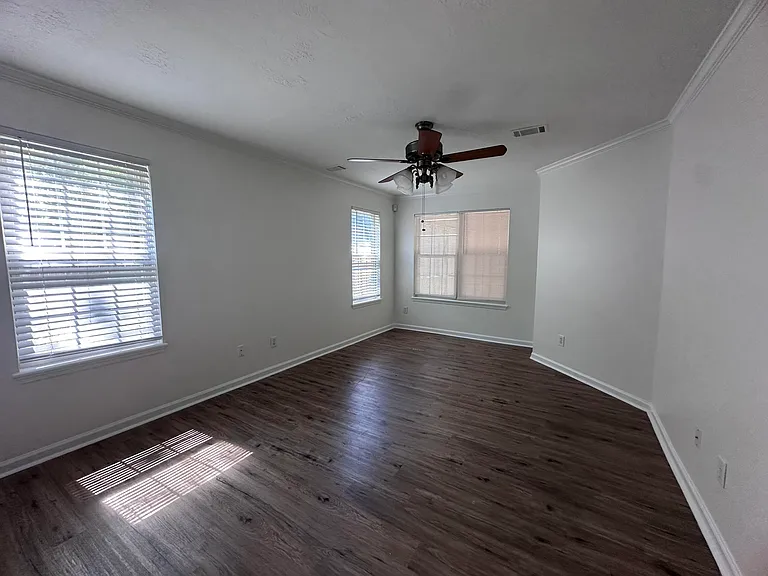 301 Hazelnut Dr — Photo 9