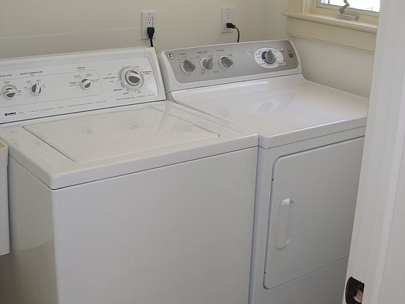 5th image of 20 Lillian Ln