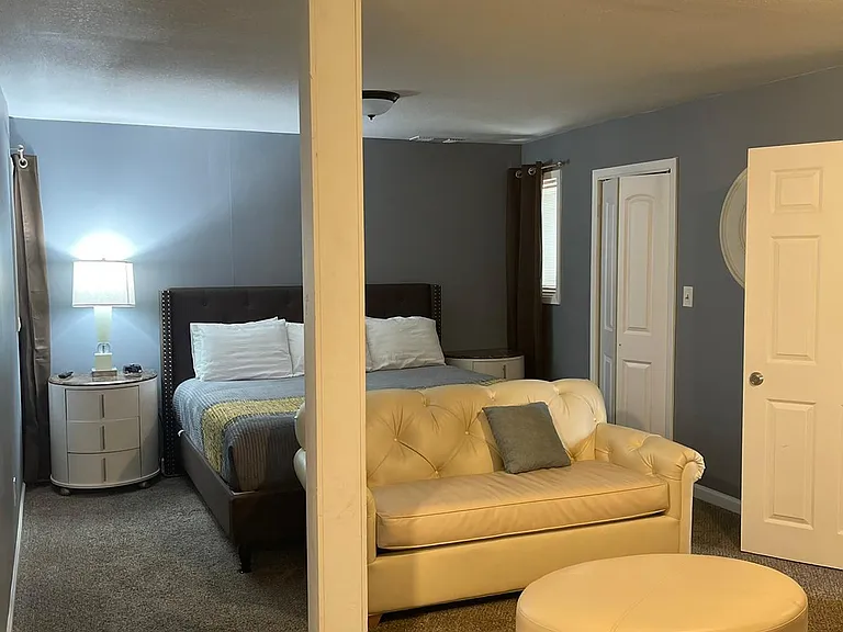 2914 S Mendenhall Rd — Photo 11